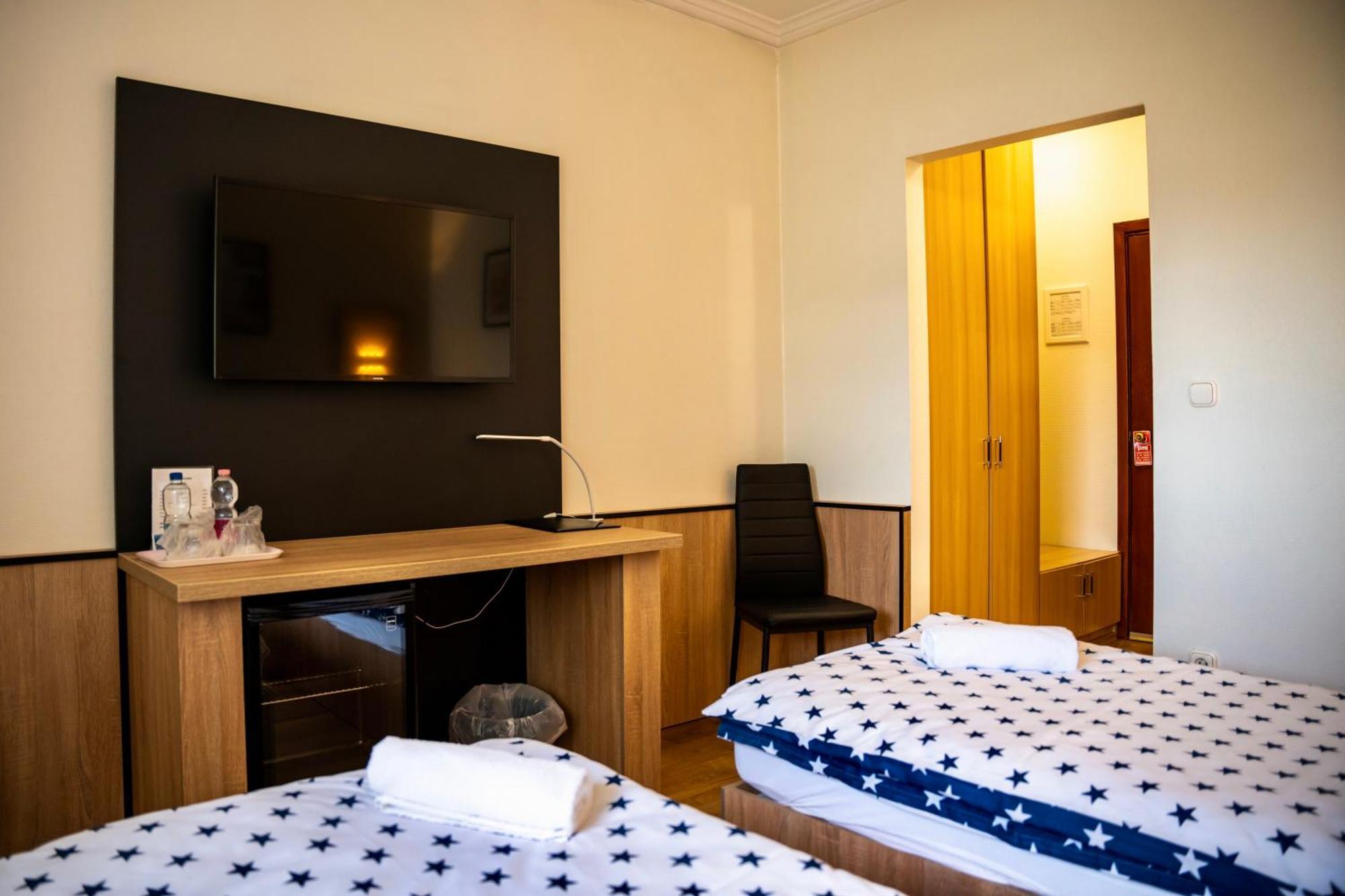 Hotel Bolero Gyor Exterior photo